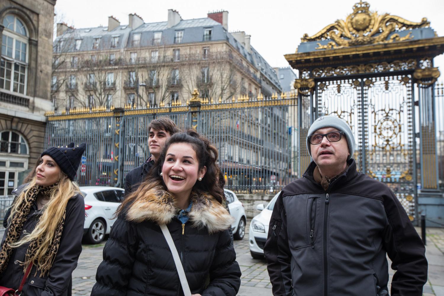 <a href='http://armada.nkgx.net'>全球十大赌钱排行app</a>学院法语教授Pascal Rollet带领学生们到巴黎游学.